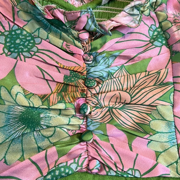 Absolutely gorgeous top 🍀. Size S - Picture 7 of 10